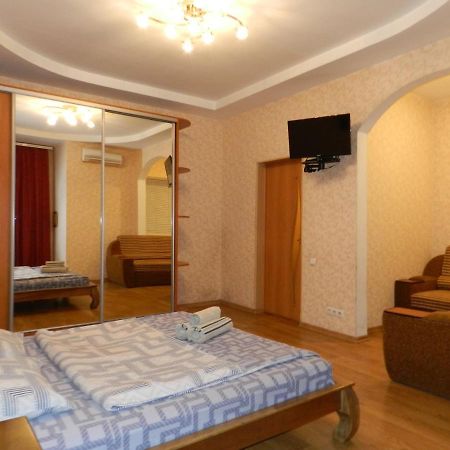 1-Room Apartment 50M2 On Metalurhiv Avenue 17, By Grandhome Zaporizhia Luaran gambar