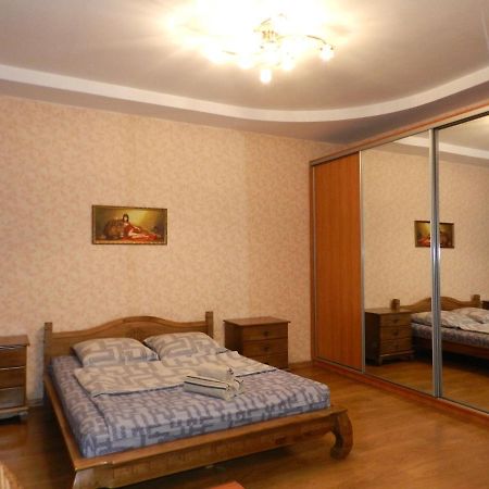 1-Room Apartment 50M2 On Metalurhiv Avenue 17, By Grandhome Zaporizhia Luaran gambar