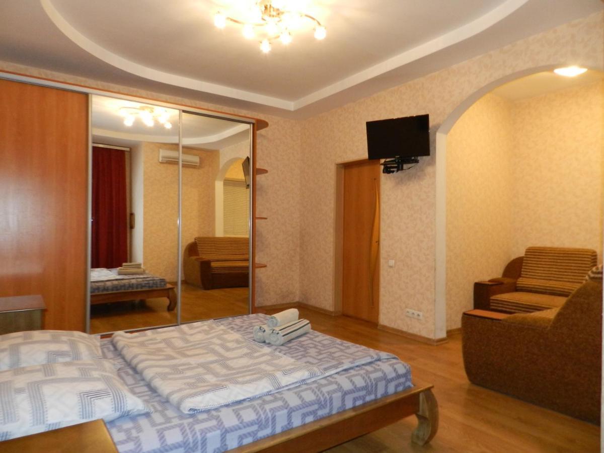 1-Room Apartment 50M2 On Metalurhiv Avenue 17, By Grandhome Zaporizhia Luaran gambar