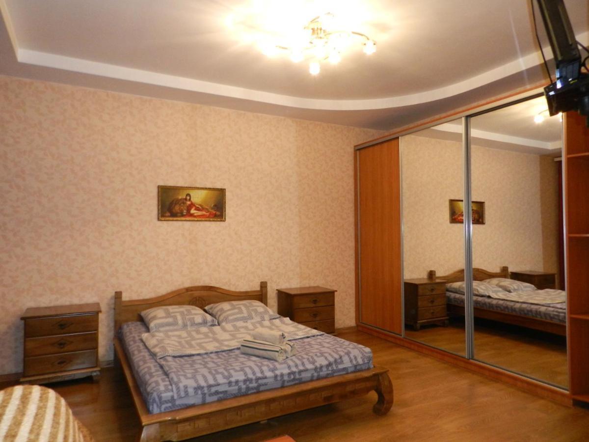 1-Room Apartment 50M2 On Metalurhiv Avenue 17, By Grandhome Zaporizhia Luaran gambar