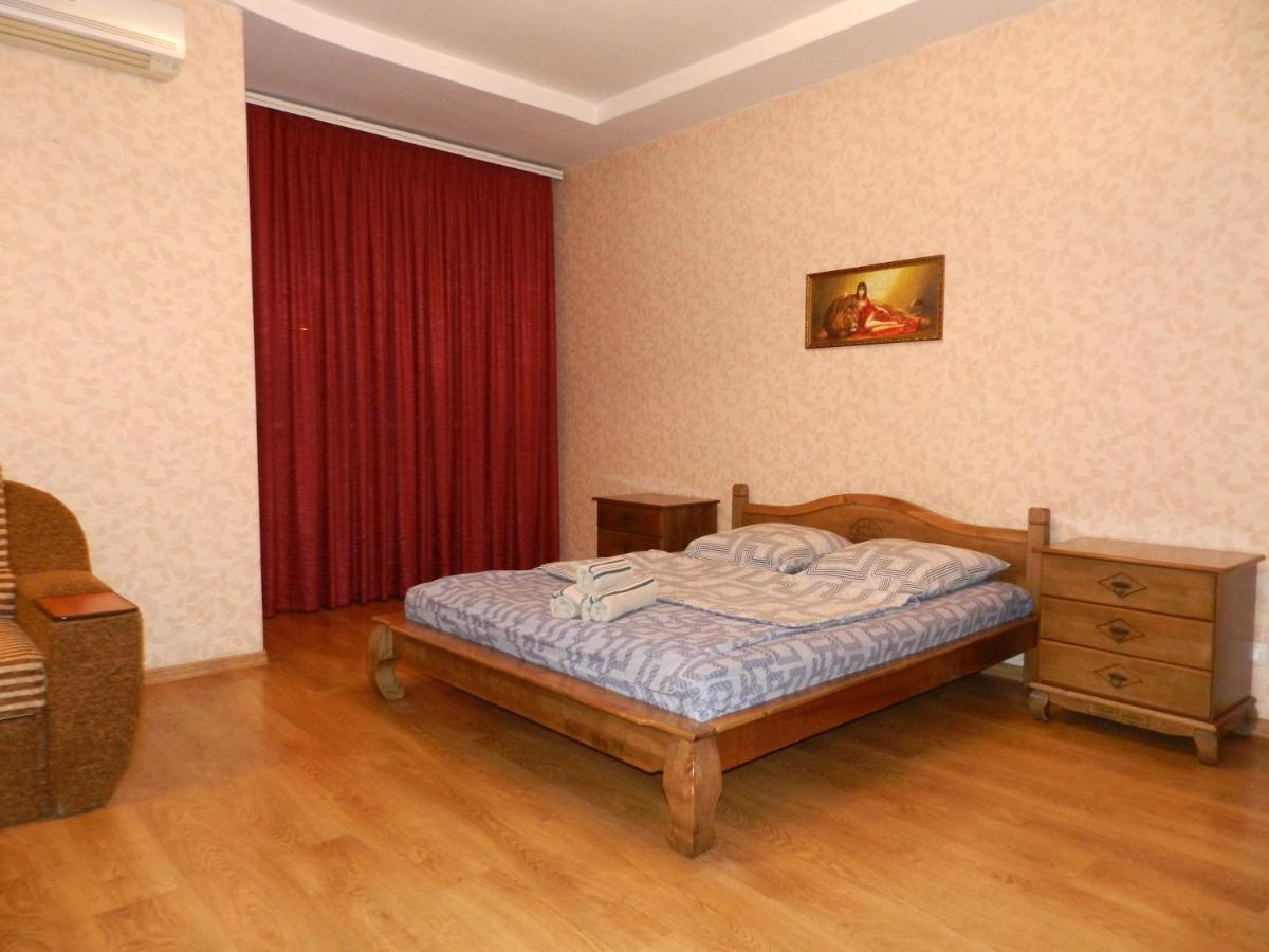 1-Room Apartment 50M2 On Metalurhiv Avenue 17, By Grandhome Zaporizhia Luaran gambar